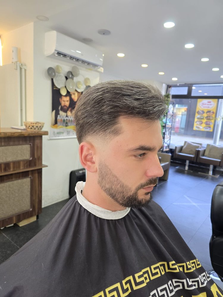 Herenkapsel met hoge fade en volume bovenop — Kapsalon Bist Wilrijk